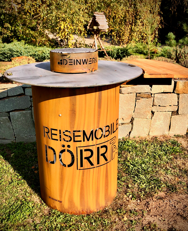 DEINWERk Grillfass mit individuellem Logo